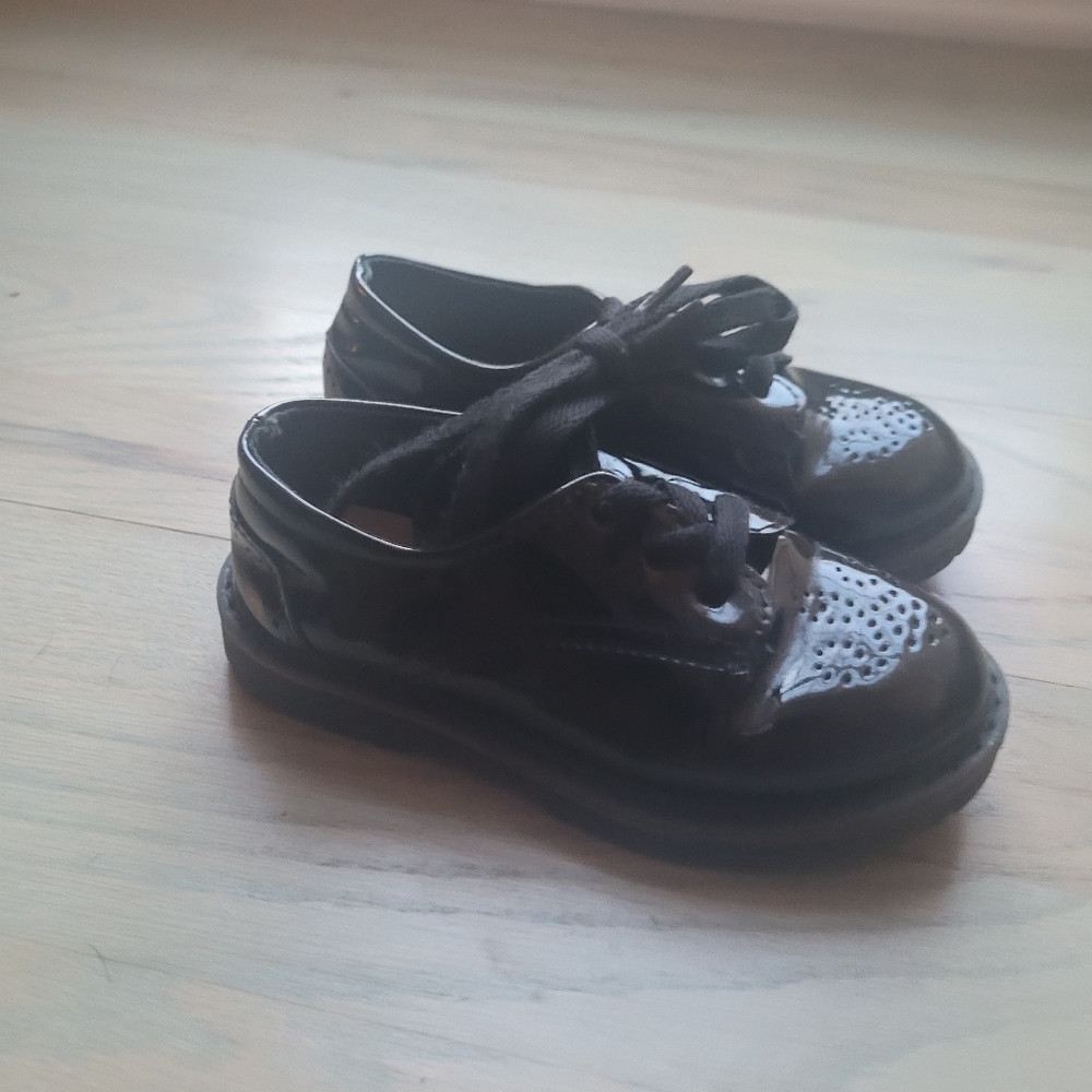 Shoes - Picture 2 of 4